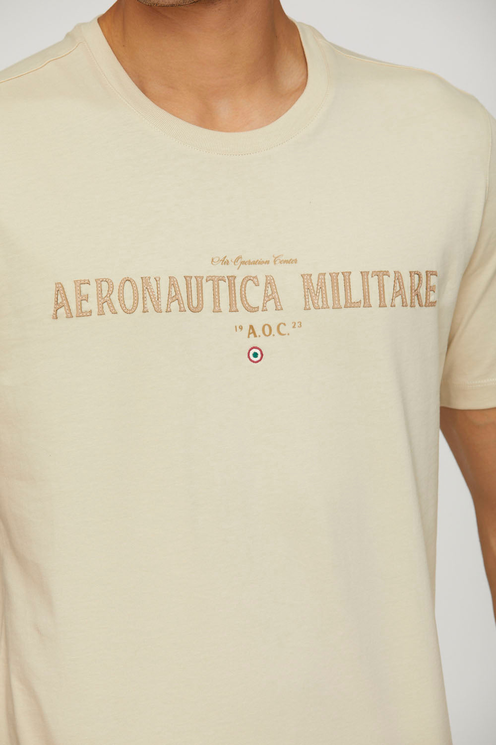 CAMISETA AERONÁUTICA MILITARE LETRAS PIEL