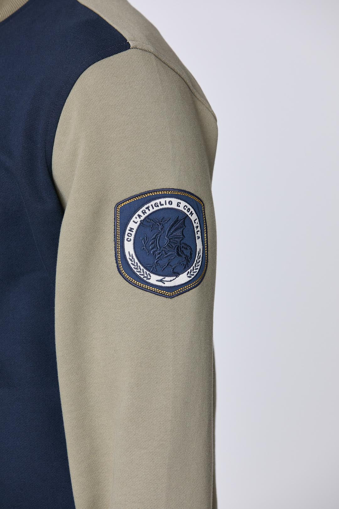 SUDADERA BORDADOS AERONÁUTICA MILITARE